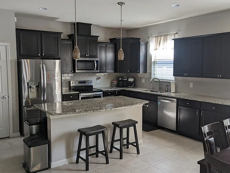 Kitchen/Island Bar