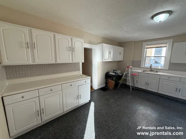 16 Bynner St Floor 2, Jamaica Plain, MA 02130