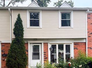 2062 Essex Ct, Streamwood, IL