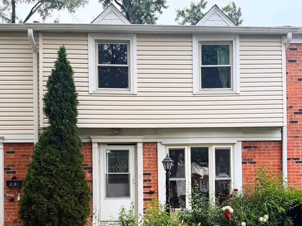 2062 Essex Ct, Streamwood, IL 60107