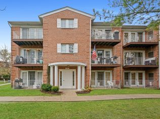 633 Quincy Bridge Ln APT 301, Glenview, IL 60025