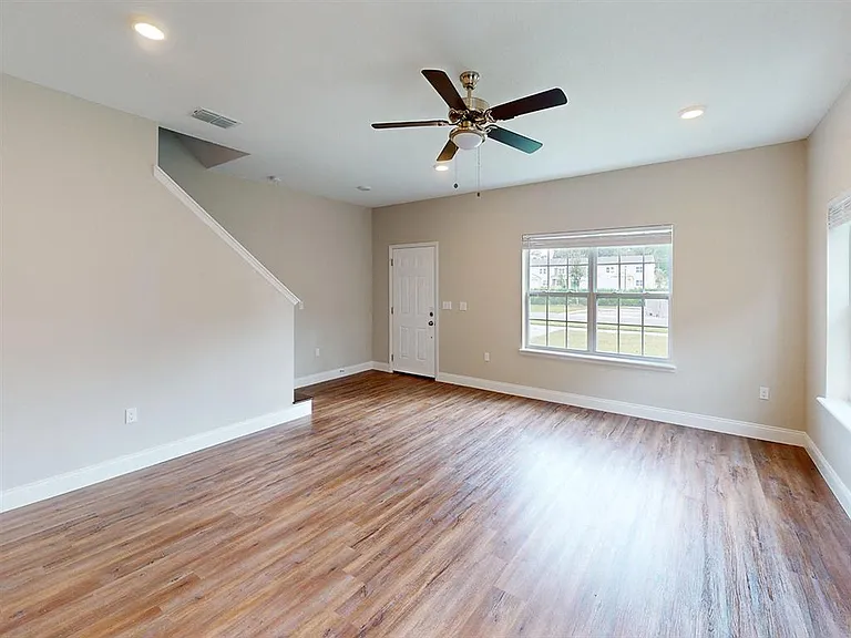 Eleven Oaks — Photo 19