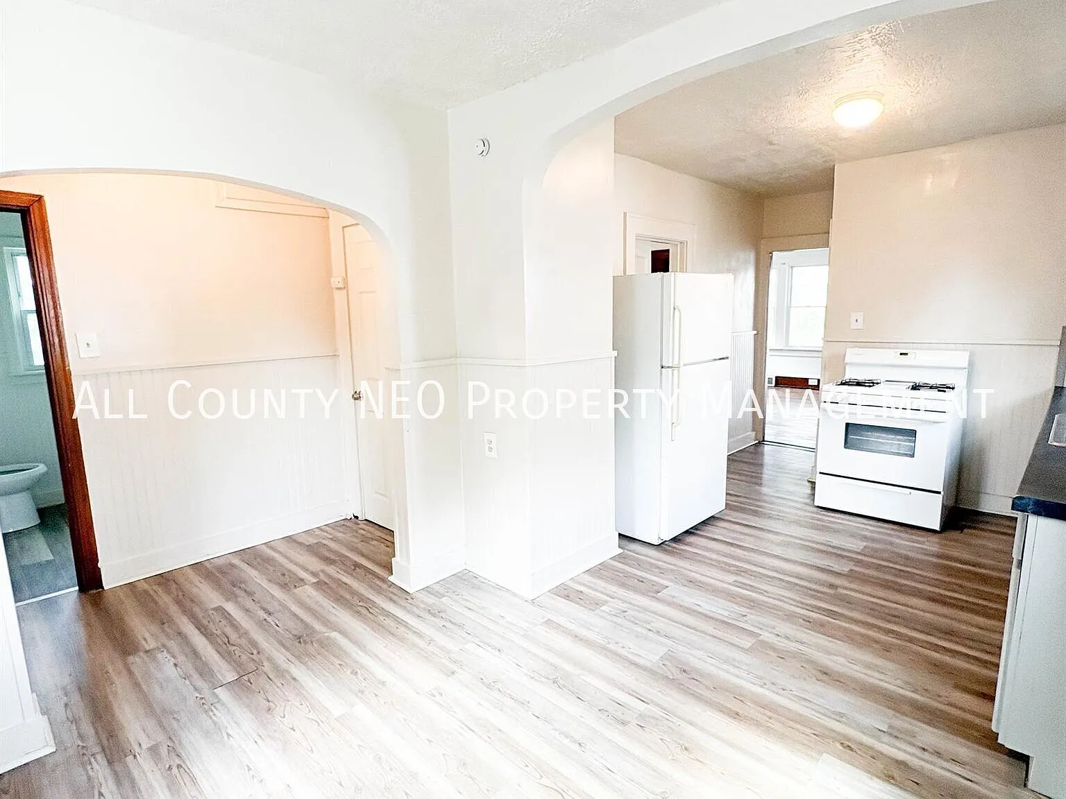 Charming and conveniently located 2-bedroom, 1-bath home in Akron! — Photo 3
