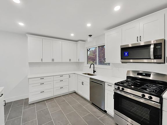 3rd image of 1673 Kingsford Dr #B