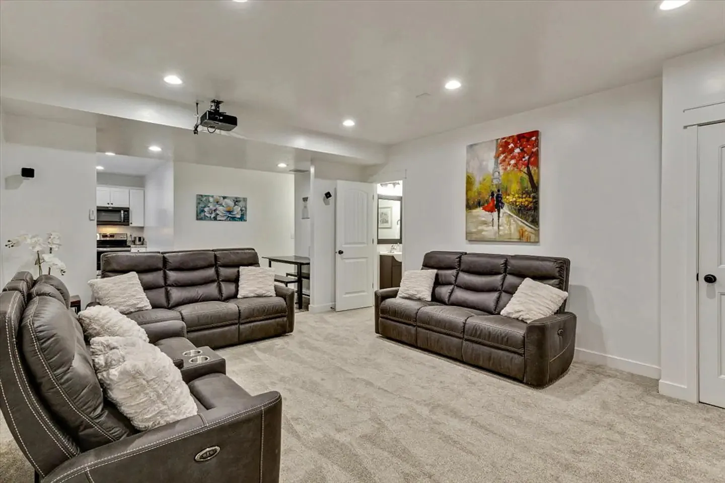 3 bed, 2500 sqft, $4,000 — Photo 2