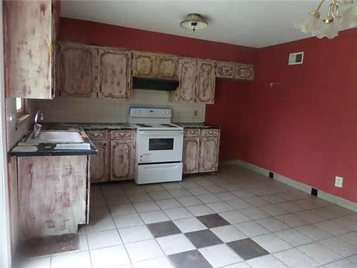 3rd image of 6517 Sloan Ave
