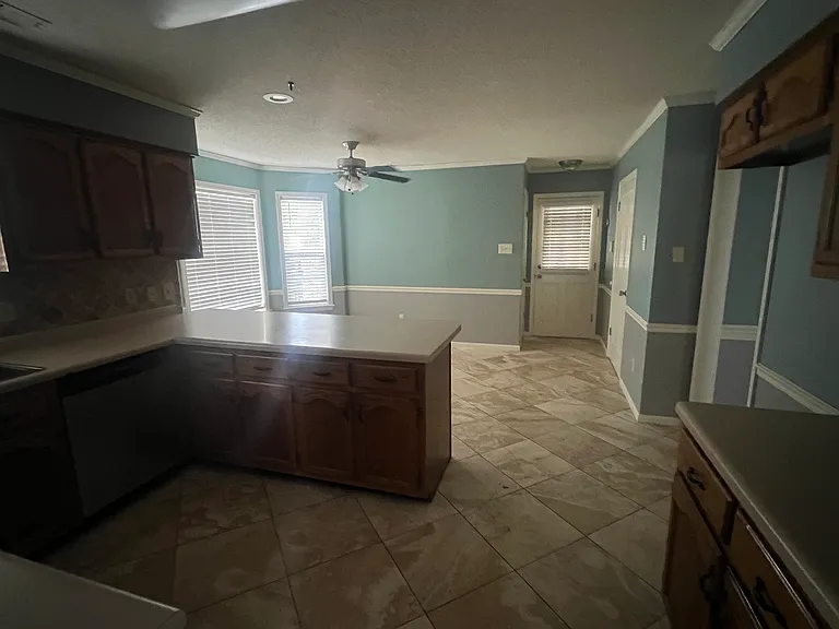 6241 Saint Elmo Rd — Photo 9