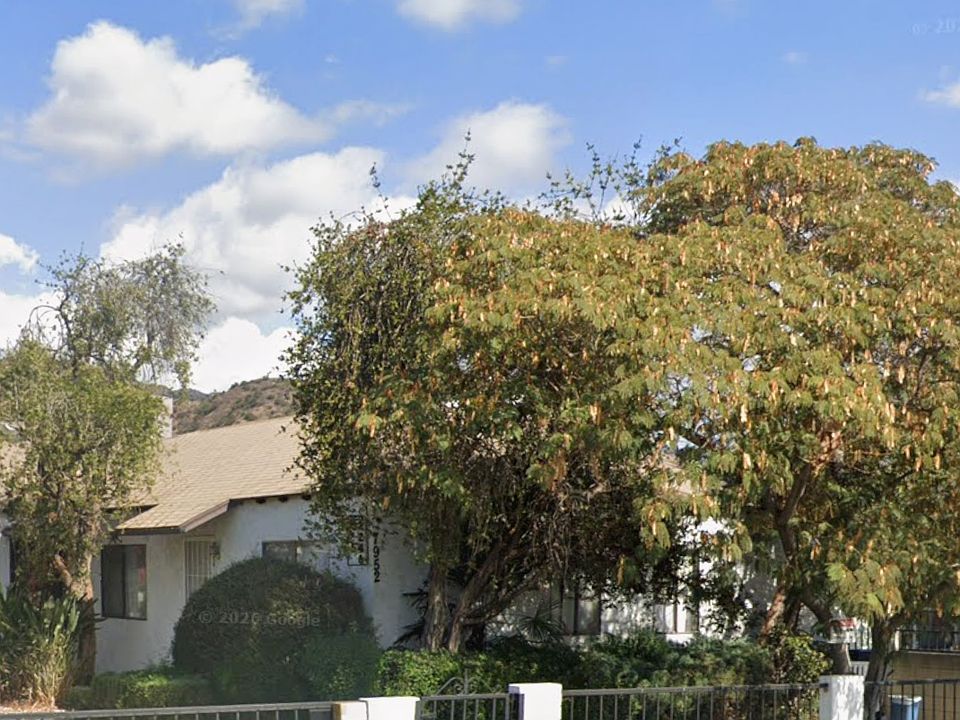 1st image of 7962 De Garmo Ave