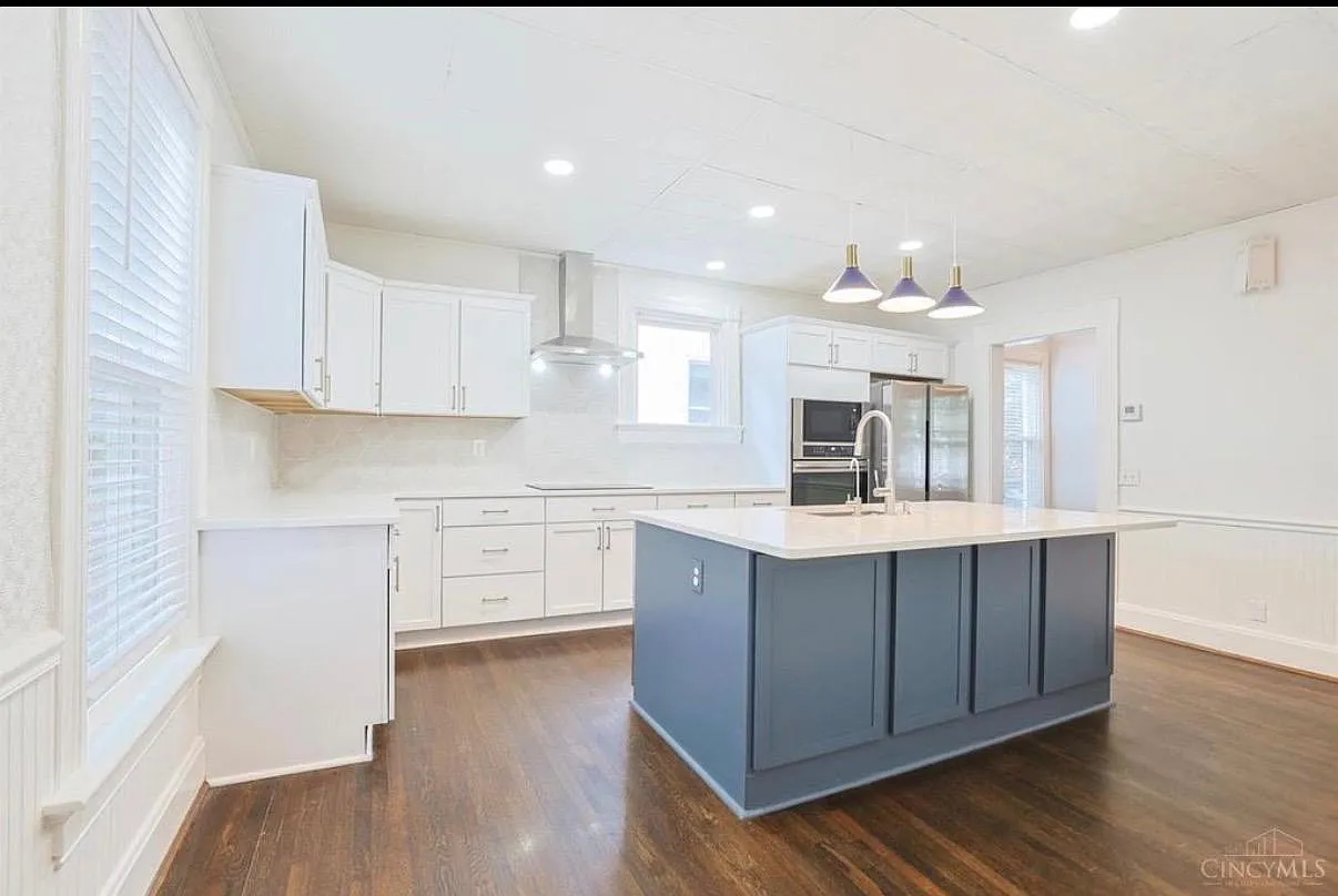 3 bed, 1.5 bath, 1694 sqft, $3,200 — Photo 3