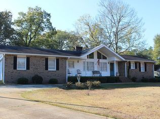 735 McIntyre St, Sandersville, GA 31082