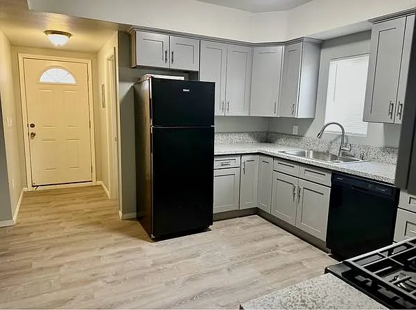 1817 Stanley Ave — Photo 2