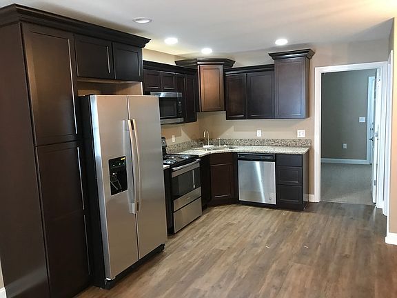 2nd image of 1010 Dogwood Ln APT 2