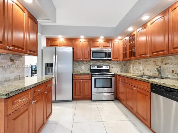 12850 SW 4th Ct APT 115I, Pembroke Pines, FL 33027