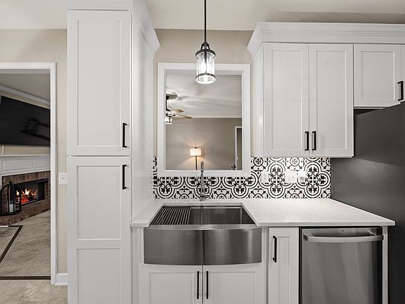 5th image of 4015 Marion Dr
