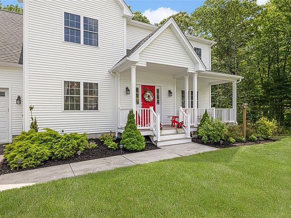 3rd image of 12 Camden Ct