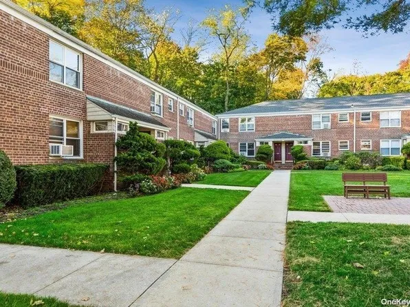 46 Edwards Street #2B, Roslyn Heights, NY 11577