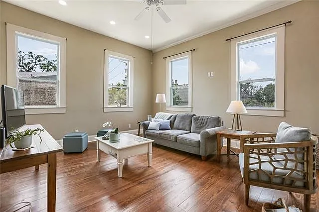 3 bed, 3.0 bath, 1850 sqft, $3,200 — Photo 4