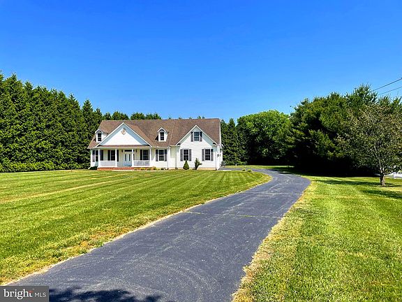 2nd image of 102 Amanda Ln