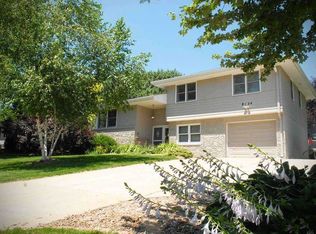 8124 Manderson Cir, Omaha, NE 68134