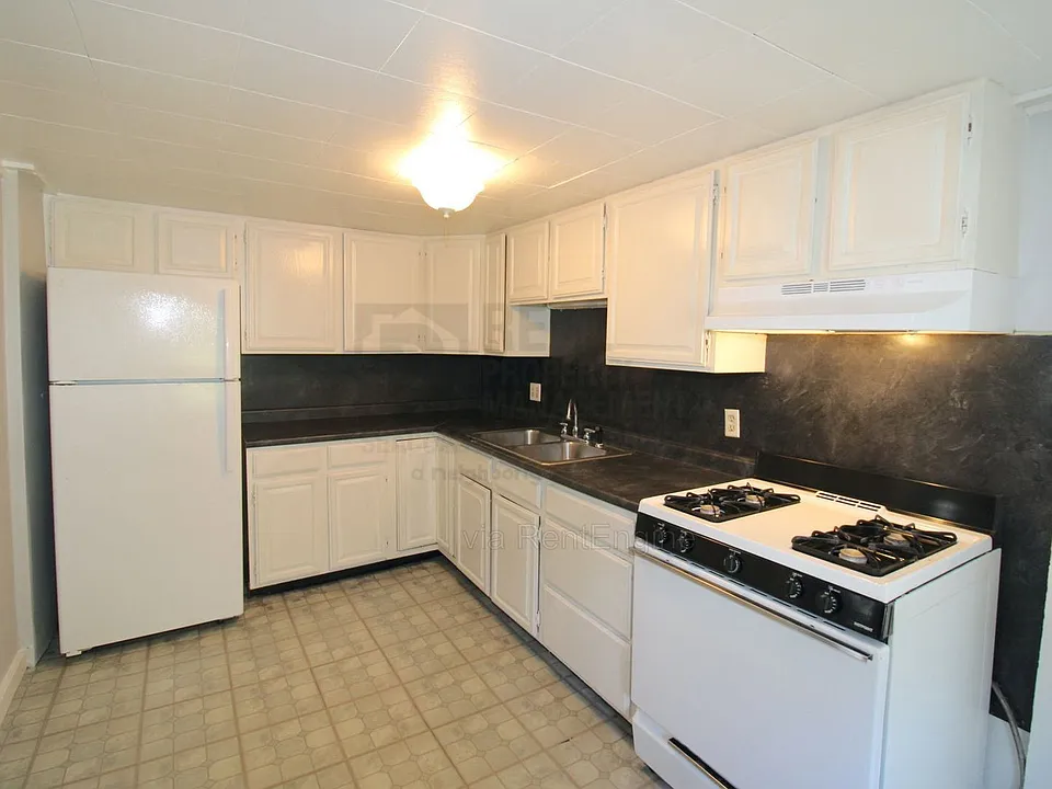 546 Main St #2