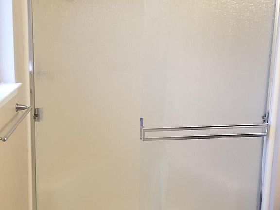 5th image of 2403 W Prospect Ave