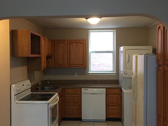 4th image of 1006 E 10th St APT 3