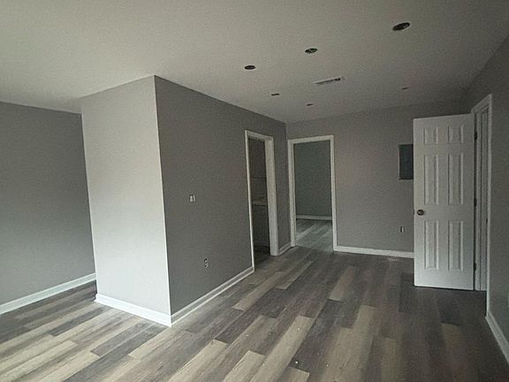 3rd image of 8306 Roanoke Ave #6