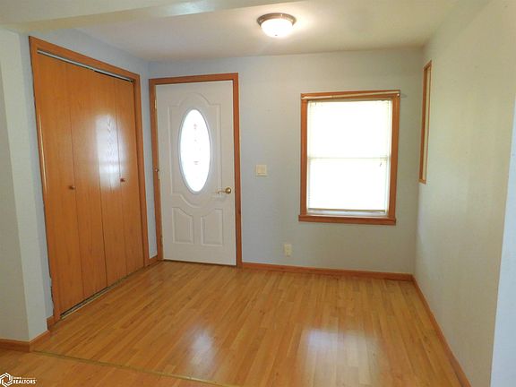 4th image of 216 Main St