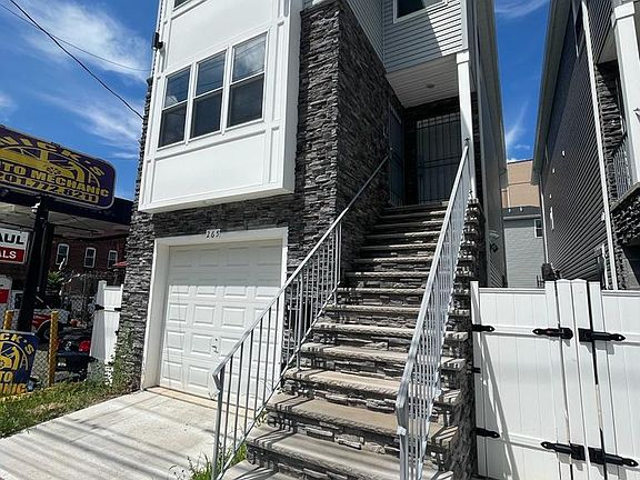 2nd image of 265 16th Ave #B