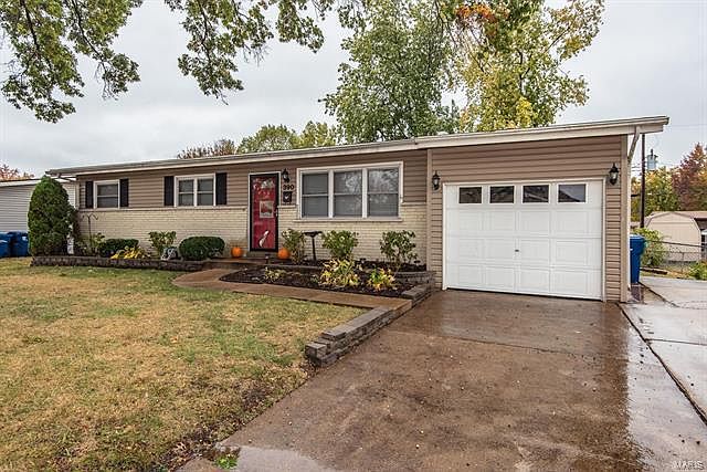 1st image of 390 Wren Dr