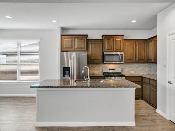 1215 Dublin Dr, Cleburne, TX 76033