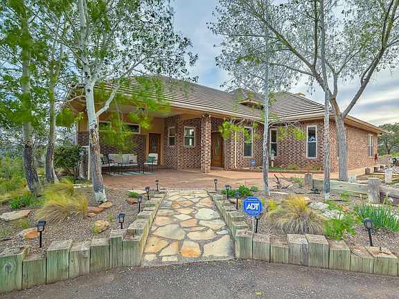 2nd image of 40 Calyx Ln