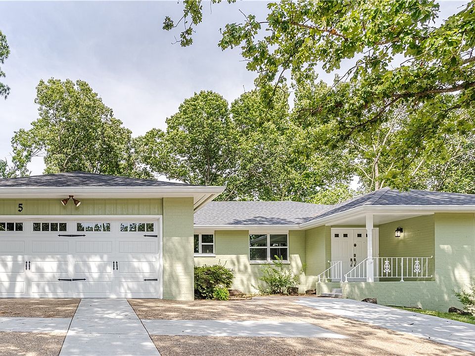 1st image of 5 Abingdon Ln