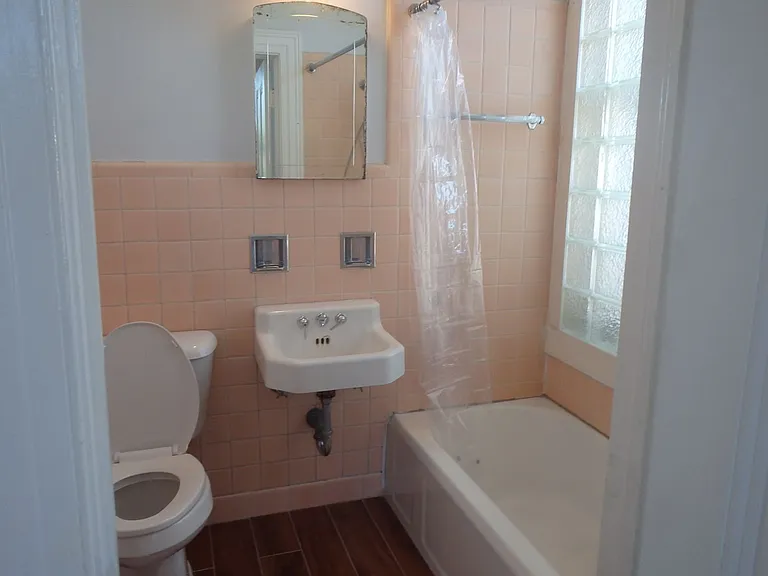 450 Whitaker St — Photo 13