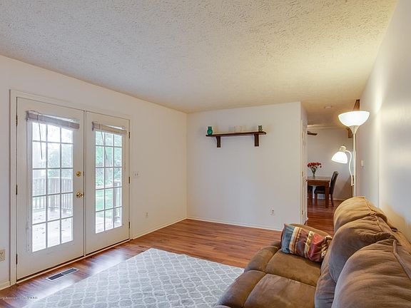 5th image of 724 Hickory Ln