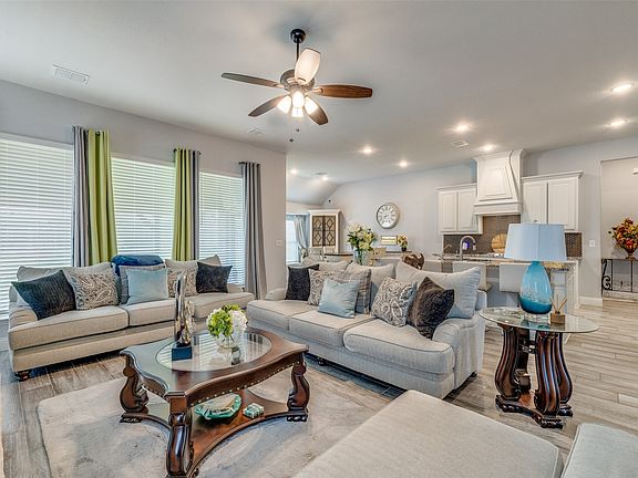 5th image of 2602 Geer Ln