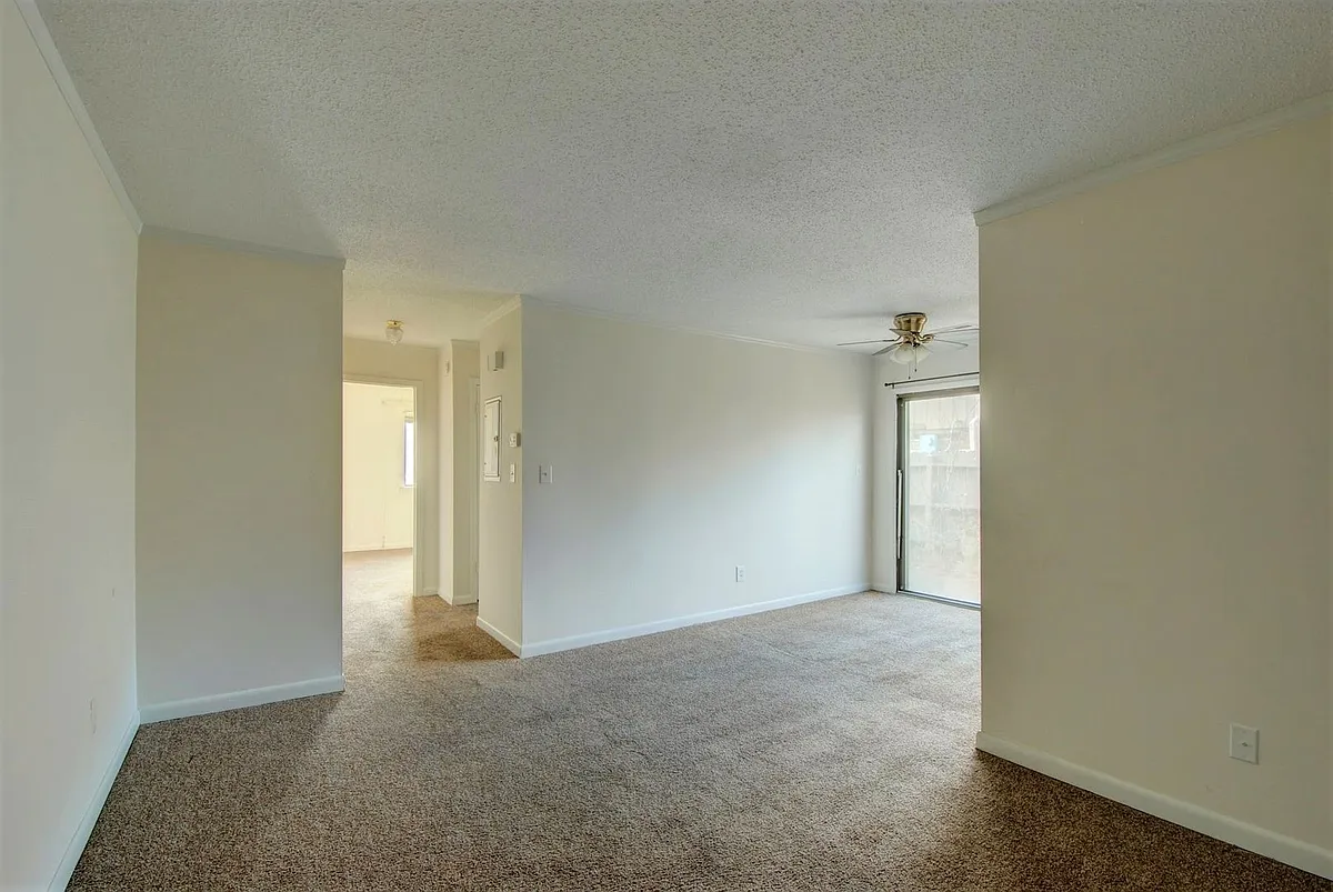 Building Photo - 2225 Golf Rd SW #210