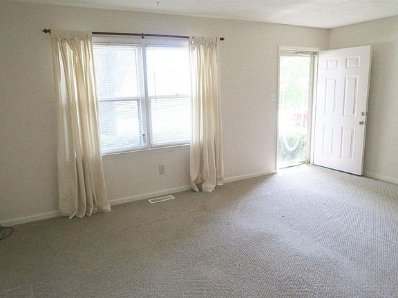 5th image of 105 Aster Pl