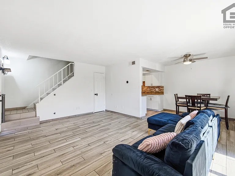 6011 W Townley Ave — Photo 9