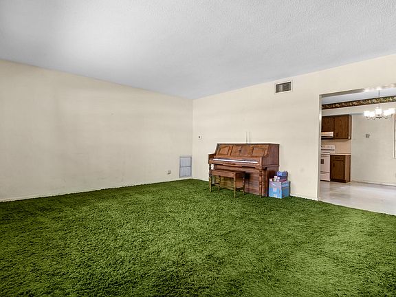 5th image of 914 NE 8th Court