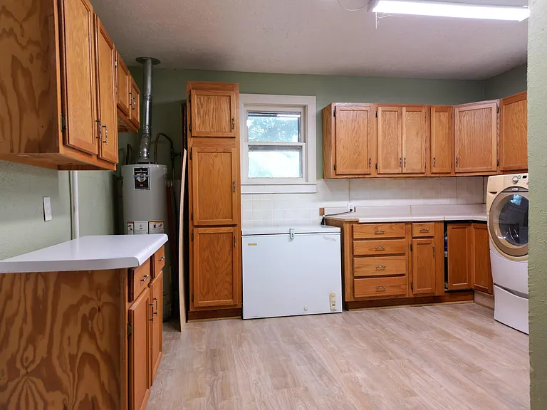 9405 E FM 174 — Photo 8
