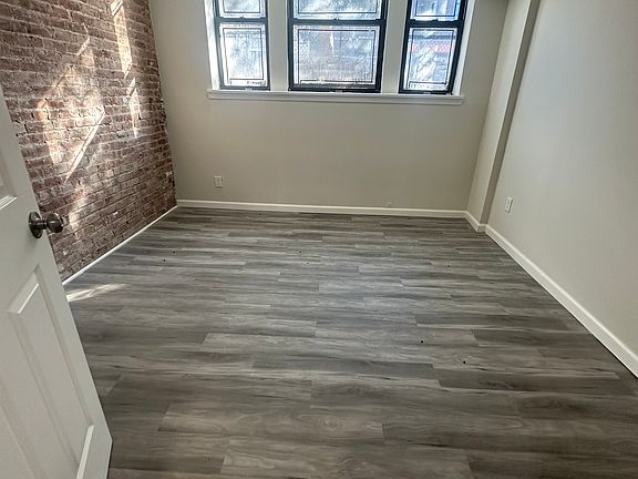 4th image of 81 Romaine Ave APT 1