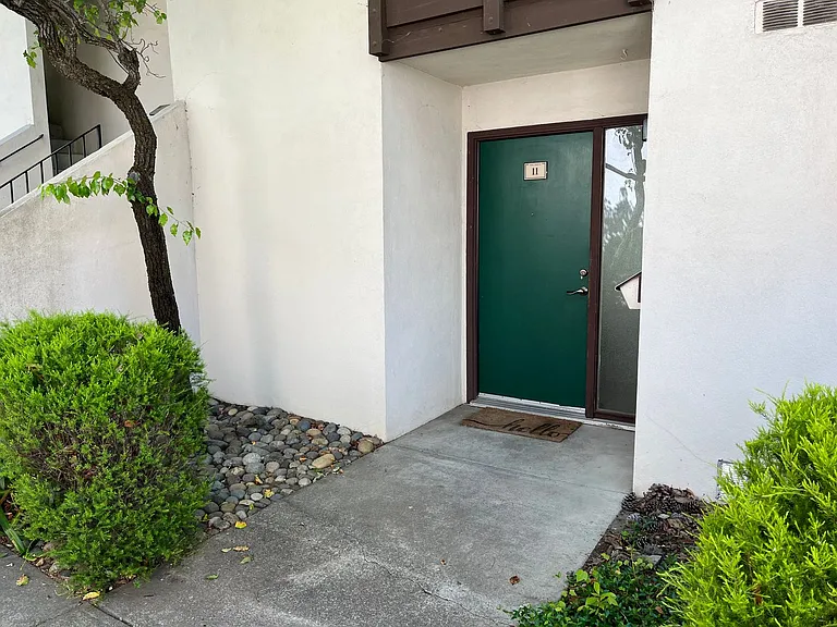 1217 Montego — Photo 3