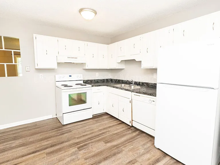 901 Forest Dale Ln #B — Photo 2