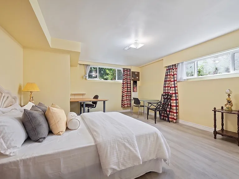 3079 Crown St — Photo 18