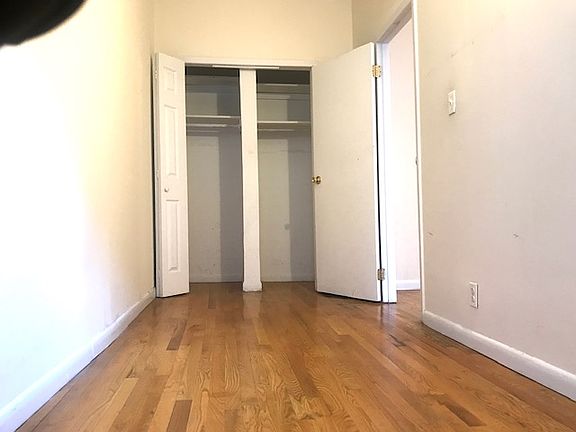 4th image of 306 E 78th St APT 4B