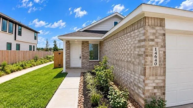 3 bed, 2.0 bath, 1409 sqft, $1,750 — Photo 2
