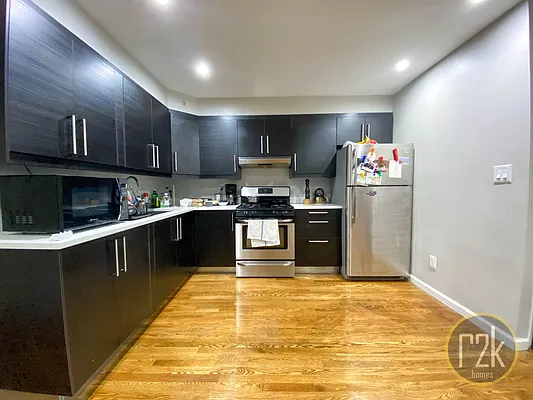 Rented by Realty 2000 Corp | media 26