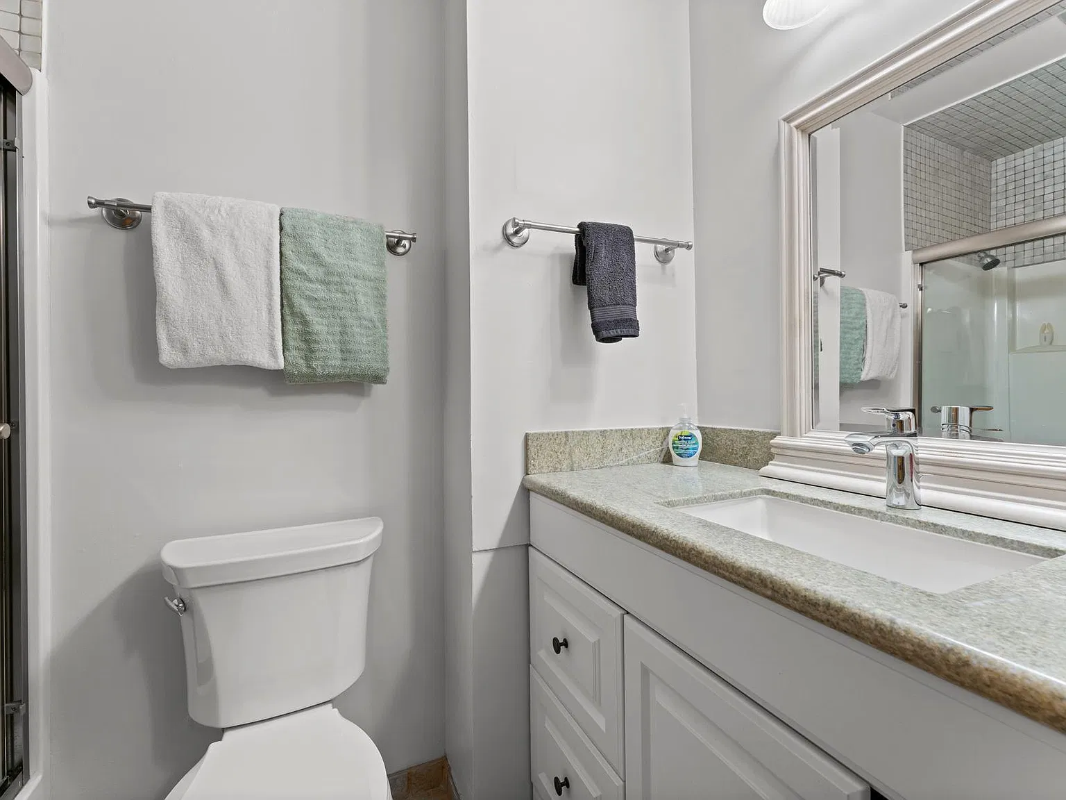 3 bed, 2.5 bath, 1350 sqft, $5,500 — Photo 3