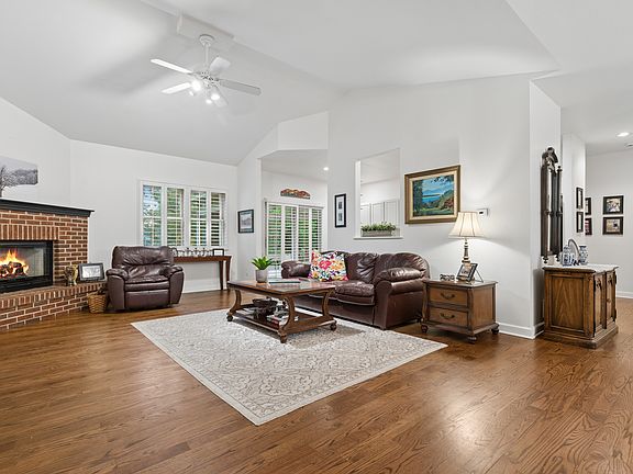2nd image of 583 Larium Ln